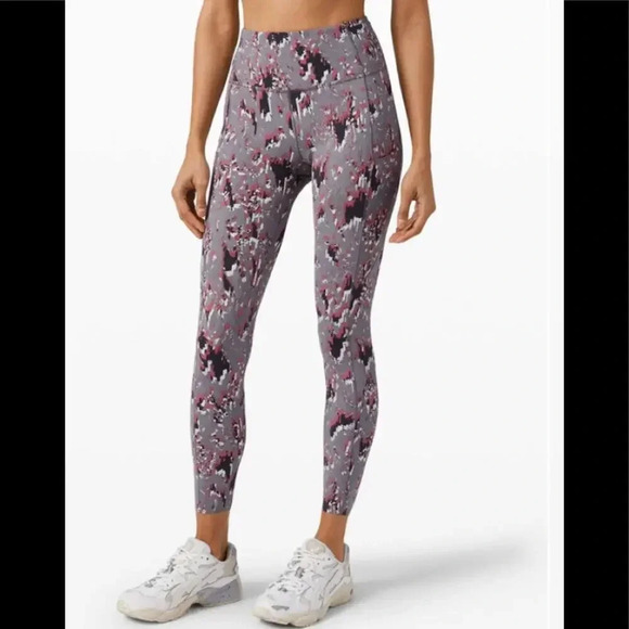 Lululemon Fast & Free Tight Black Floral Flux Sz.4 - Picture 1 of 7